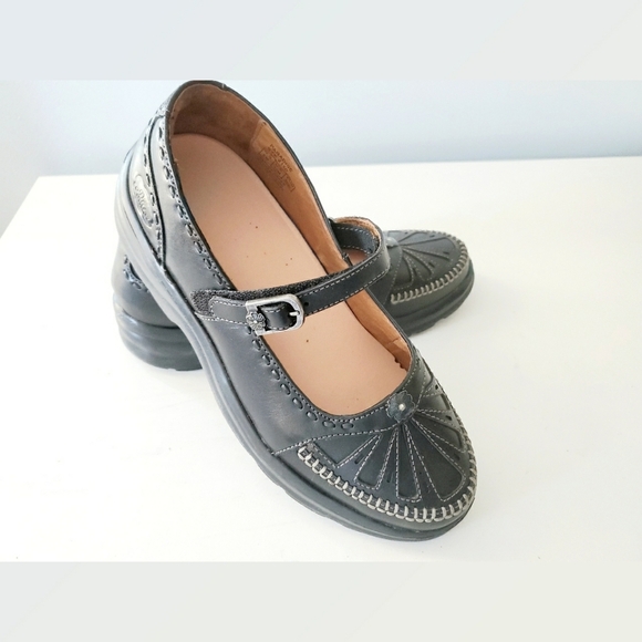 Dr. Comfort Black Leather "Paradise" Mary Janes - Picture 3 of 9
